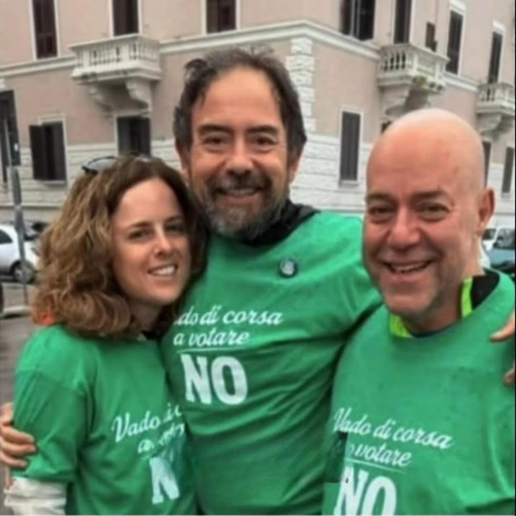 Stessa carriera, stessa sede e stessa corrente: l'abbraccio tra giudice e procuratore &egrave; gi&agrave; un cult!