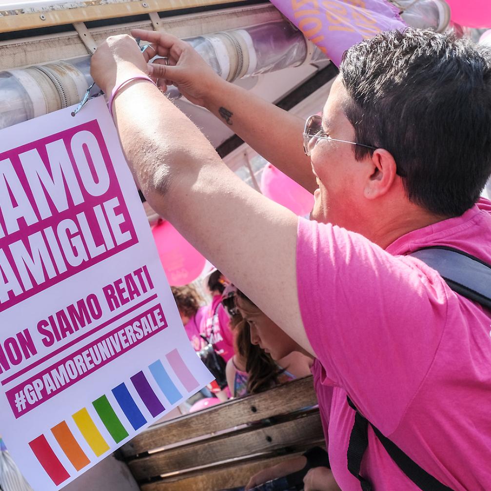 Adozioni per le coppie gay, si apre la strada alla Consulta