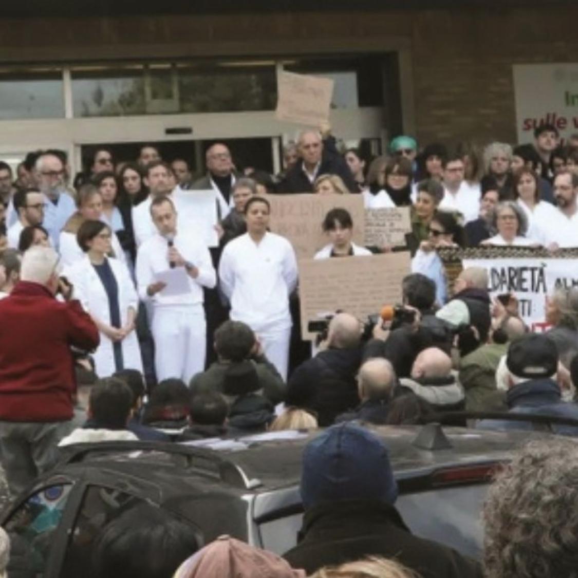 Ravenna, magistratura sotto accusa: &laquo;Criminalizza chi cura i migranti&raquo;