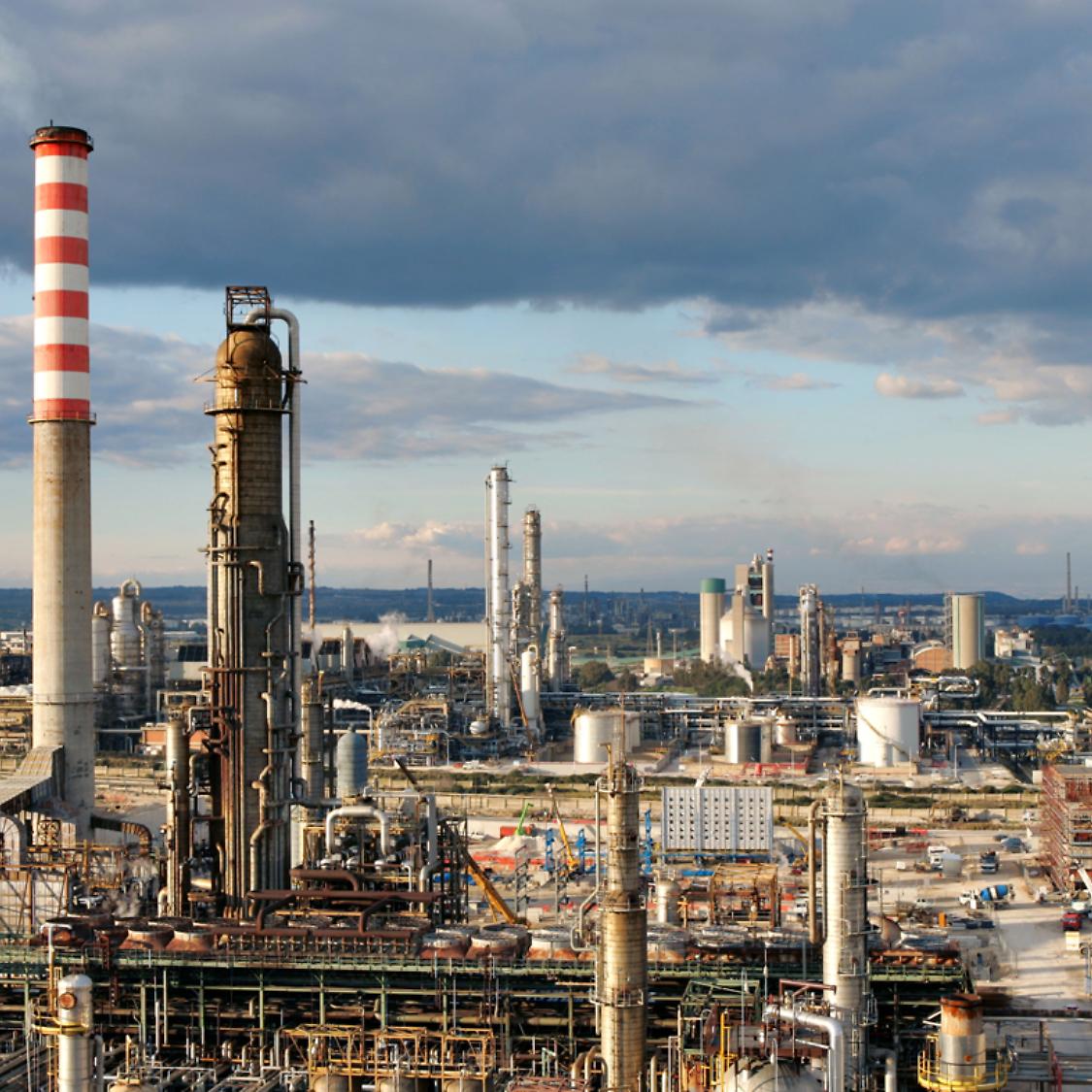 Gas +20% e petrolio su: l&rsquo;effetto guerra spinge i prezzi in Europa