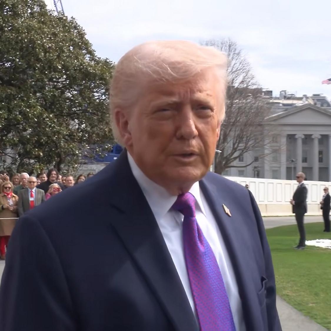 L'Iran minaccia il petrolio a 200 dollari e chiude Hormuz. Trump infuriato