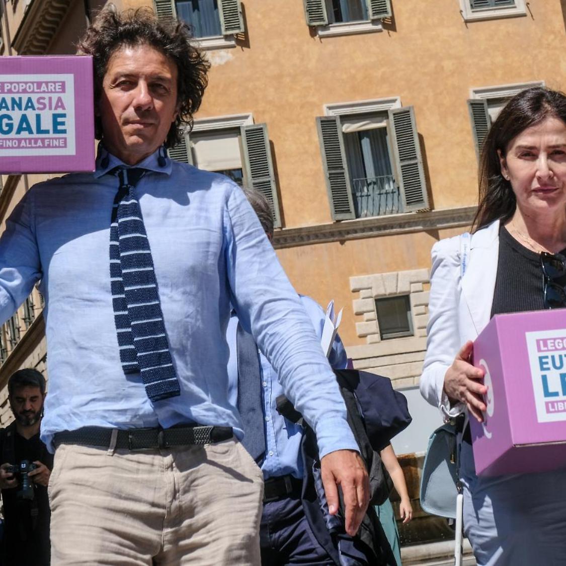 &laquo;Il governo ritiri la legge sul fine vita!&raquo;. Ma il ddl del centrodestra &egrave; gi&agrave; sparito nel nulla