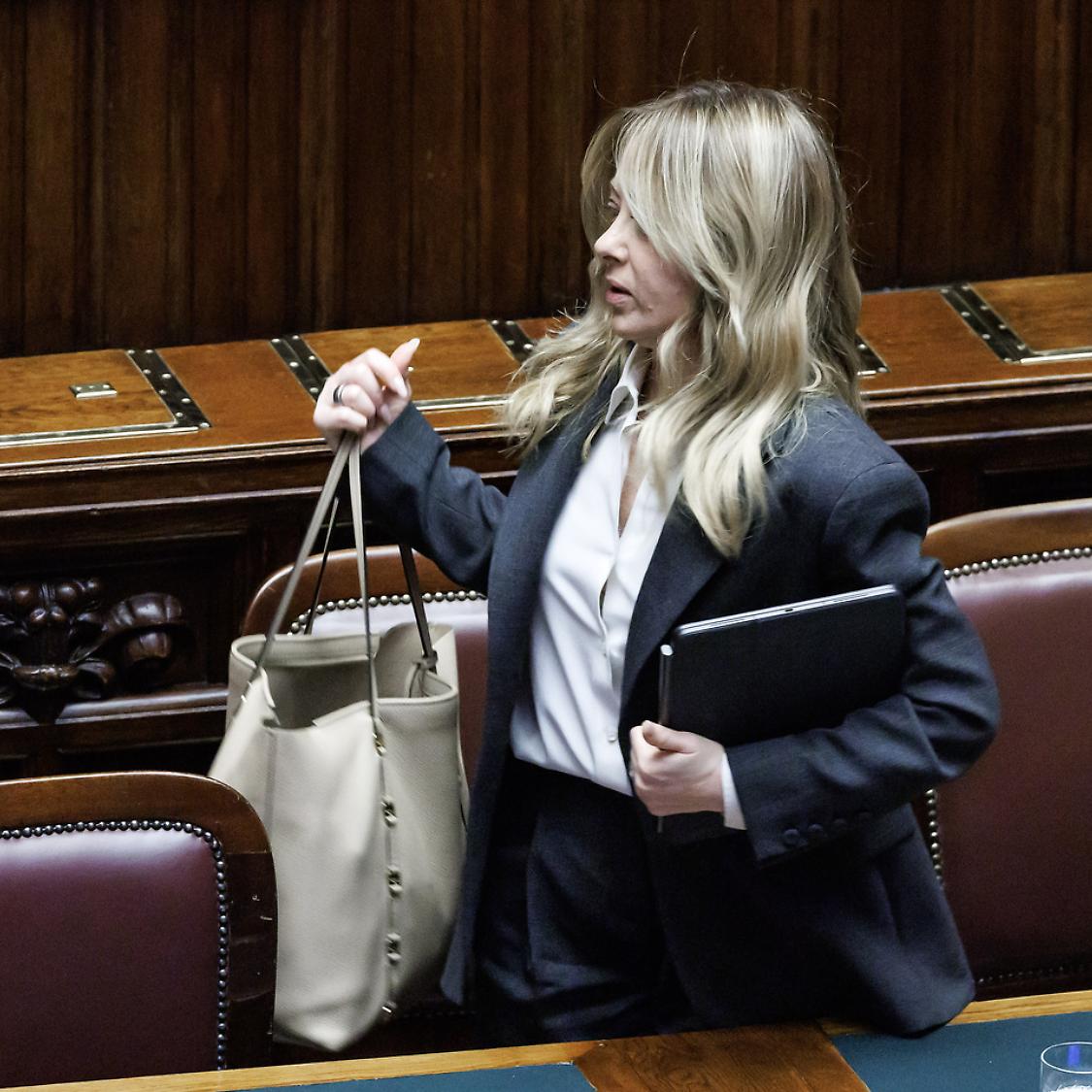 &laquo;Io non scappo&raquo;. Meloni inaugura la campagna elettorale