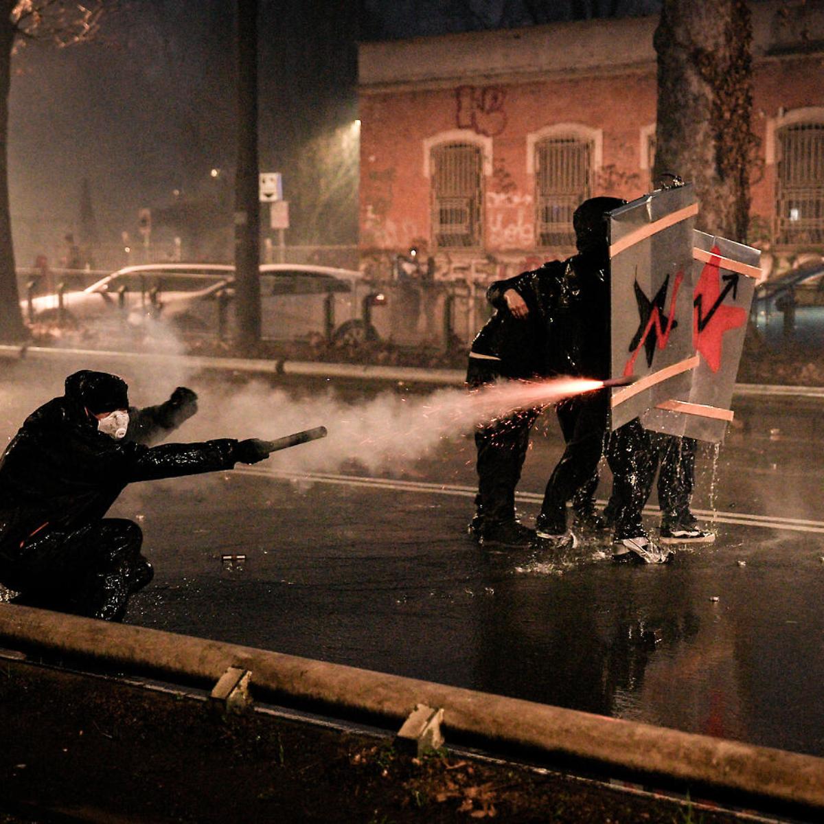 La violenza politica non rappresenta mai il disagio: lo sequestra