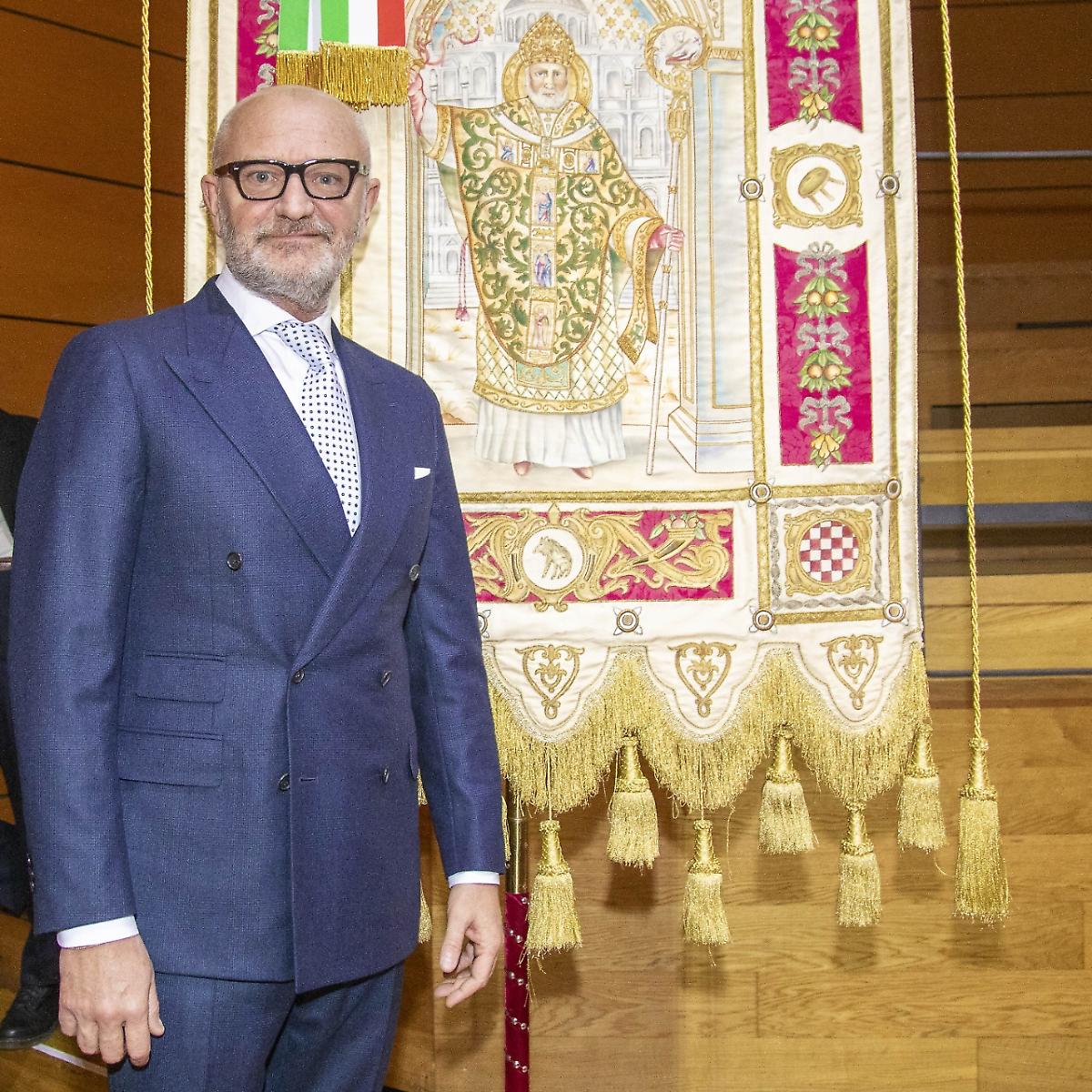 Quando l&rsquo;odio online spegne il palco: Pucci rinuncia a Sanremo. Ed interviene Meloni