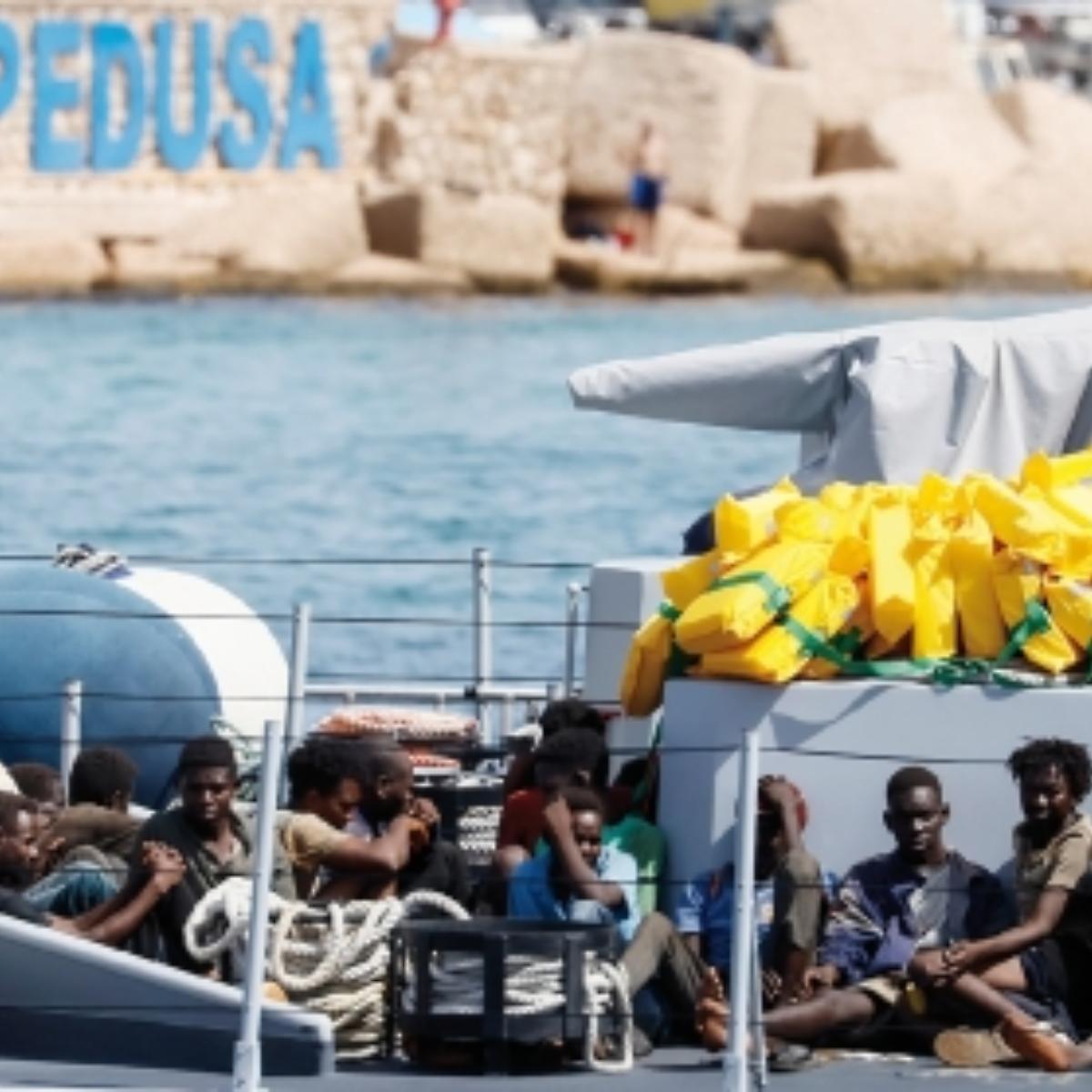 Migranti, arriva la stretta del governo: c&rsquo;&egrave; il blocco navale