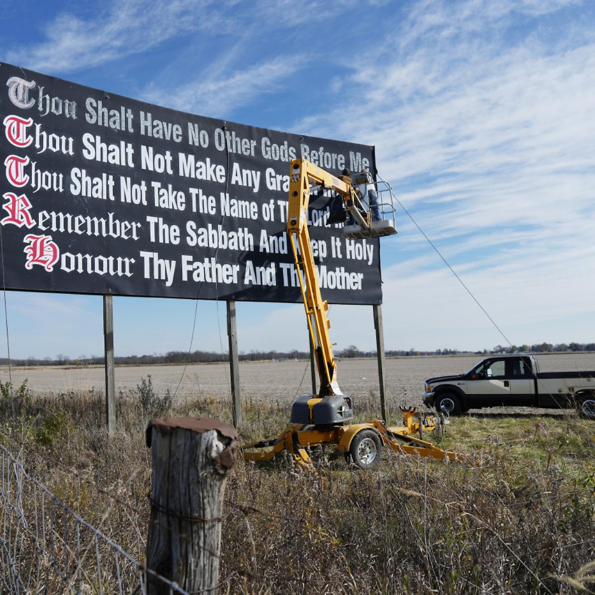 Teocrazia Usa: i dieci comandamenti affissi nelle scuole e nelle universit&agrave;