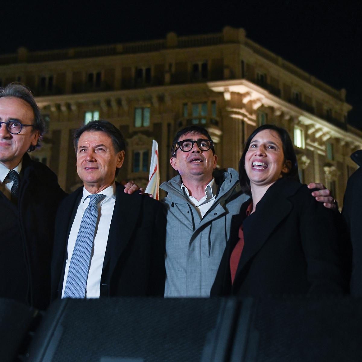 Il campo largo festeggia il No e guarda alle Politiche: Schlein promette unit&agrave;, Conte apre alle primarie