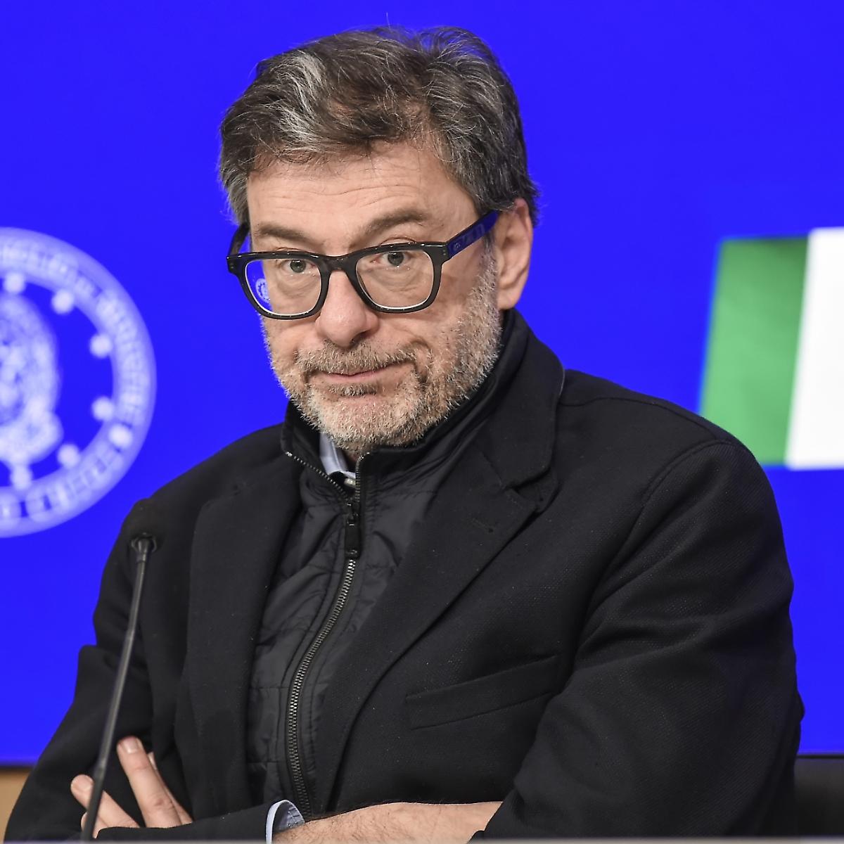Taglio accise prorogato fino al primo maggio. L&rsquo;allarme di Giorgetti: &laquo;Situazione complicata&raquo;