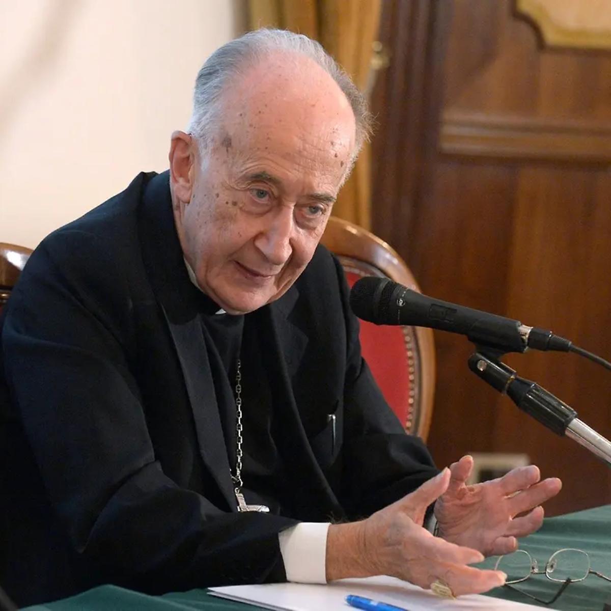 Ruini a 95 anni: &laquo;Benedetto sbagli&ograve;, con Francesco difficolt&agrave;&raquo;