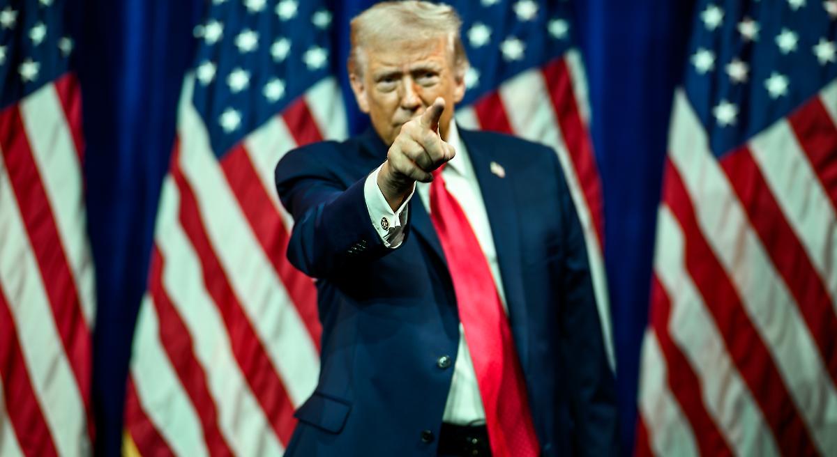 Trump all'attacco: &laquo;L'Iran sar&agrave; colpito duramente. Non &egrave; pi&ugrave; il bullo del Medio Oriente&raquo;