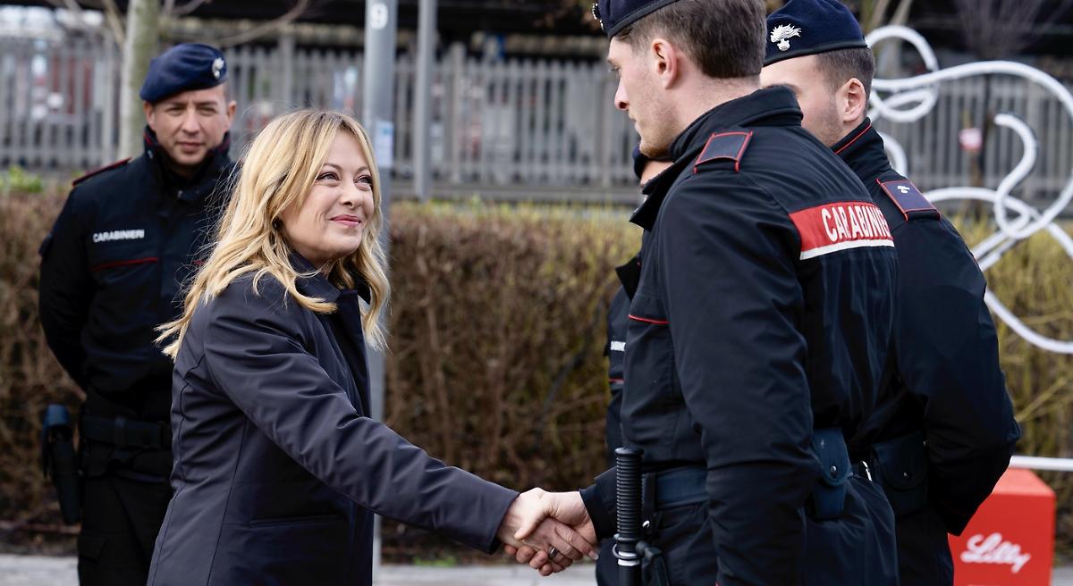 La scelta di Giorgia : la campagna per il S&igrave; sar&agrave; &ldquo;legge e ordine&rdquo;