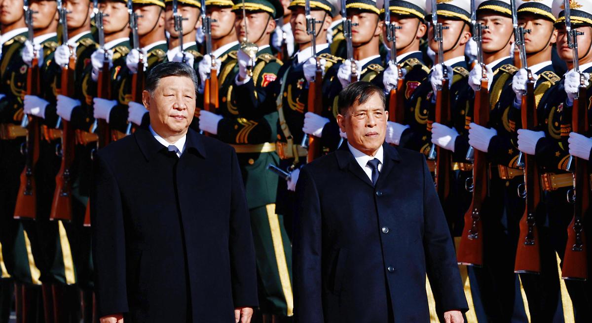 Thailandia, 50 anni di carcere per post critici contro il re