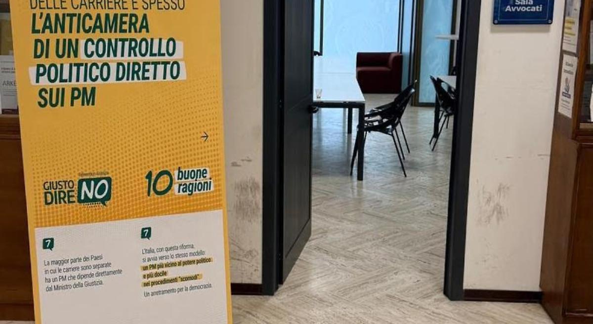 I manifesti per il No dentro al Tribunale: a Reggio Calabria l&rsquo;Anm batte se stessa