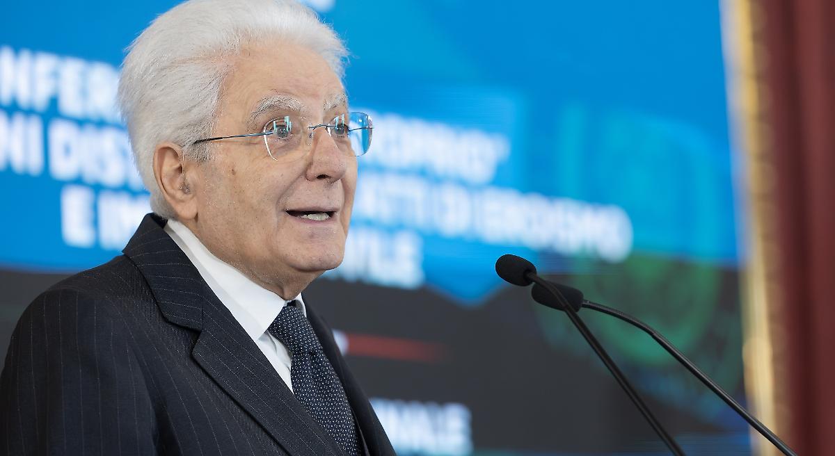 Mattarella: &laquo;Abbattere i muri della paura&raquo;, mentre il governo riunisce due vertici su Iran