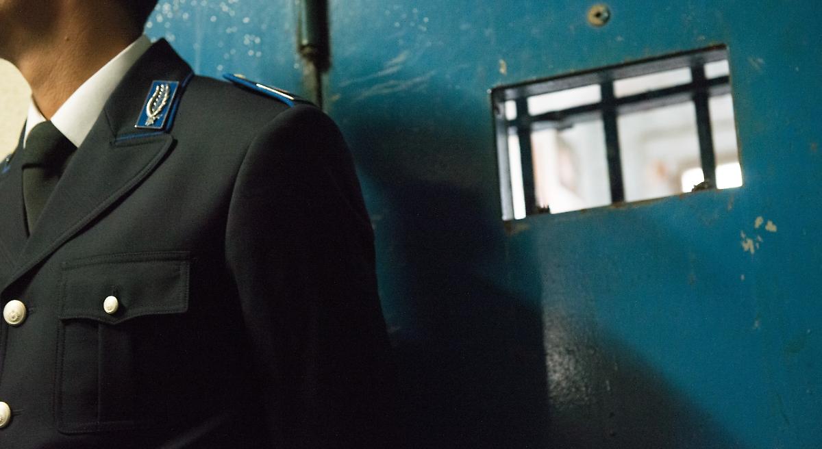 Casal del Marmo, dieci agenti indagati per torture e violenze sui minori