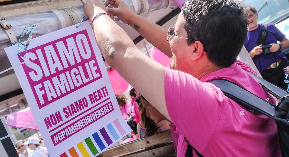 Adozioni per le coppie gay, si apre la strada alla Consulta