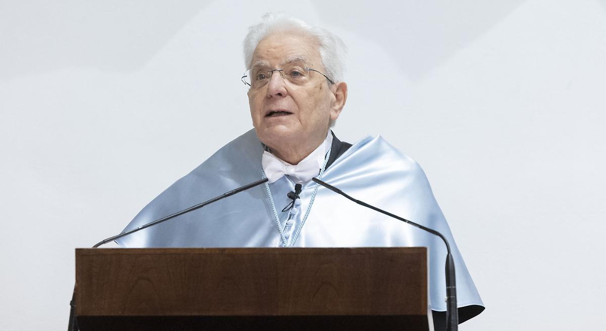 Mattarella: "Tocca all'Europa saper dire di no ai conflitti"