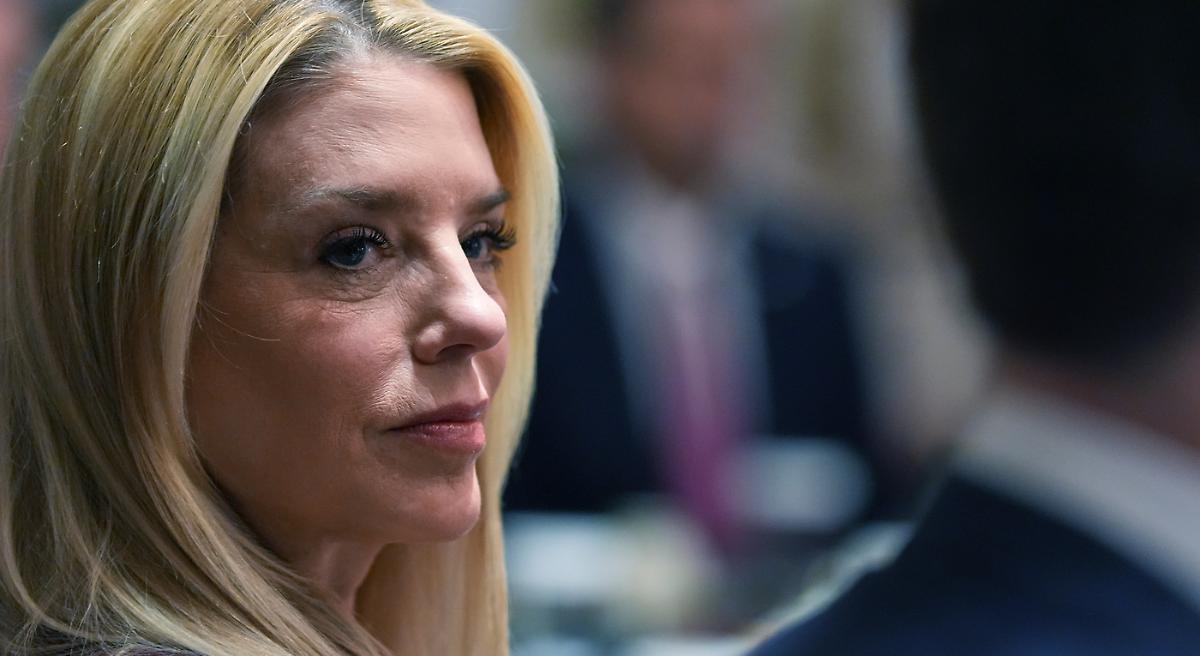 "Un'amica leale". E Trump liquida la procuratrice generale Pam Bondi