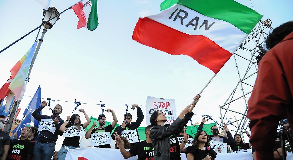 In Iran le bombe non fermano il boia raffica di esecuzioni per i dissidenti