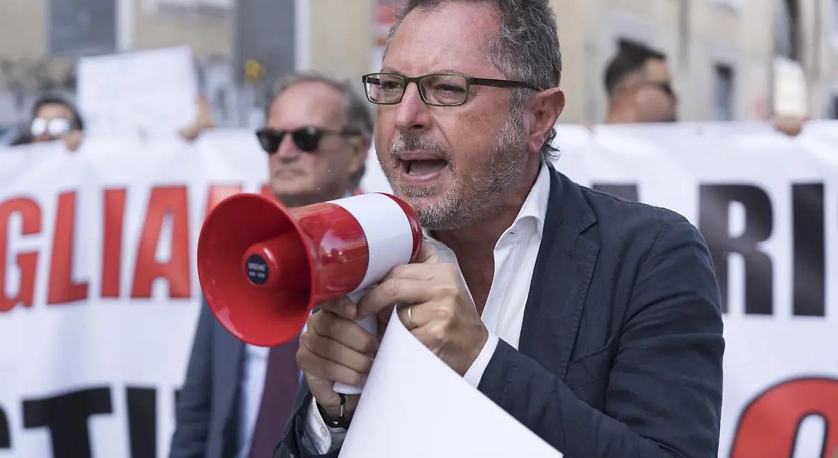 Ora l&rsquo;avvocatura di Napoli chiede le scuse pubbliche di Borrelli