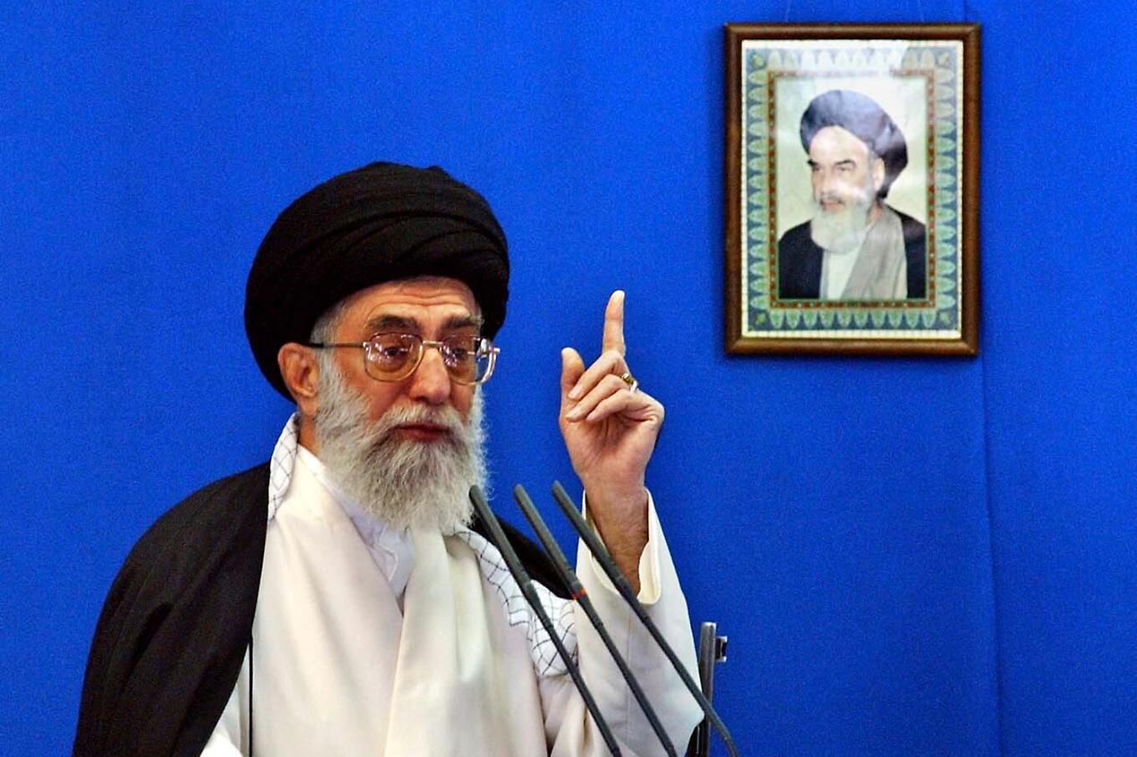 Iraniani al bivio: choc e speranza per la morte Khamenei. Il nodo successione