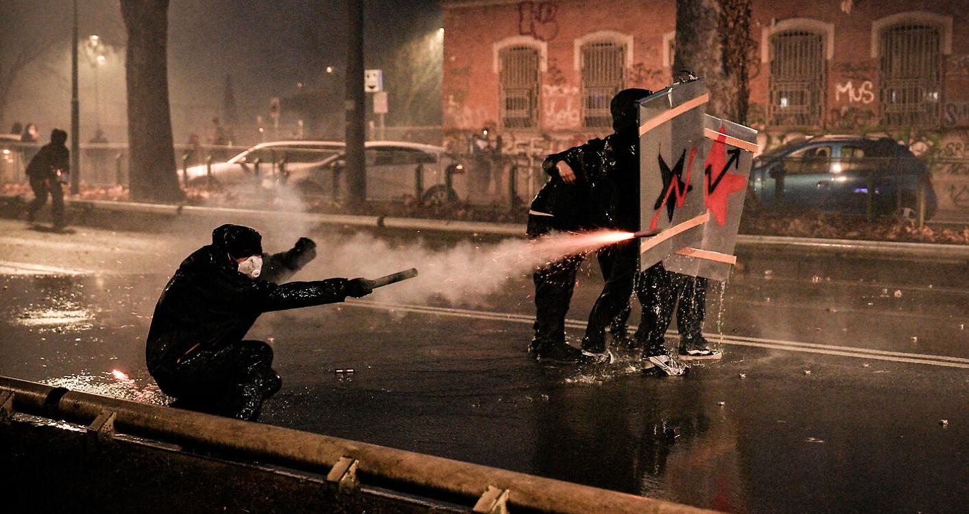 La violenza politica non rappresenta mai il disagio: lo sequestra