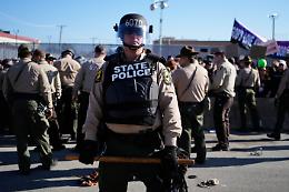 Genesi dell&rsquo;ICE, da agenzia invisibile a milizia paramilitare di Trump