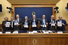 Forza Italia presenta il Vademecum per il S&igrave;: &laquo;Stop fake news dalla magistratura&raquo;