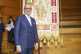 Quando l&rsquo;odio online spegne il palco: Pucci rinuncia a Sanremo. Ed interviene Meloni