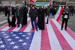 Iran, piazze e missili per il 22 Bahman: sfida a Usa e Israele