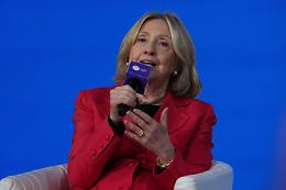 Caso Epstein, Hillary Clinton si difende: &laquo;Non l&rsquo;ho mai conosciuto&raquo;