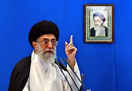 Iraniani al bivio: choc e speranza per la morte di Khamenei. Il nodo successione