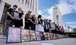 Proibire i social agli adolescenti Australia e Francia chiudono la porta ai minori di 16 anni