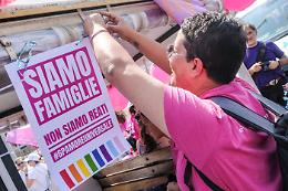 Adozioni per le coppie gay, si apre la strada alla Consulta