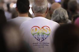 Polonia, la Suprema corte ordina di registrare un matrimonio gay contratto in Germania