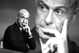 Minniti, il comunista che ama i militari