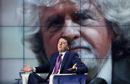 Grillo: &laquo;Renzi rottama il padre&raquo;. L&rsquo;ex premier: &laquo;Sciacallo, non ti permettere&raquo;