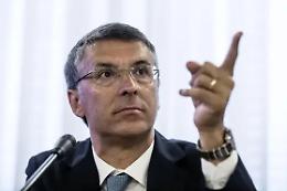 Una "manina" toglie i poteri a Cantone ma il governo non sapeva