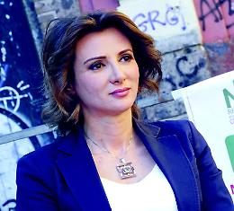 Anna Falcone: &laquo;M&egrave;lenchon, Corbyn... Caro Giuliano non c&rsquo;&egrave; solo Renzi&raquo;