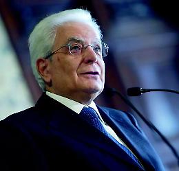 Silenzi, sorrisi e picconate gentili: il nuovo ruolo di Mattarella