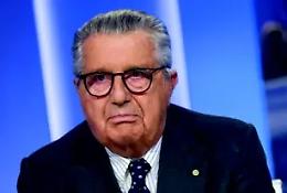 De Benedetti fa harakiri. Grandi Giornali allo sbando