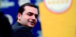 Sibilia: &laquo;Il 5 marzo dimezziamo gli stipendi ai politici...&raquo;