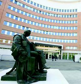 Il giudice dimentica la perizia che assolve il pap&agrave; accusato di pedofilia