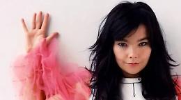 Bj&ouml;rk canta e incanta Roma...