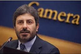 Ora il carcere scuote i 5 Stelle, Fico lancia la sfida ai giustizialisti