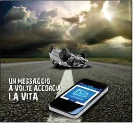 Auto e smartphone. Un sms ci uccider&agrave;
