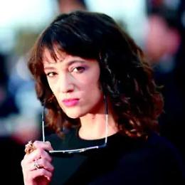 Sky caccia Asia Argento. &Egrave; il nuovo sexmaccartismo