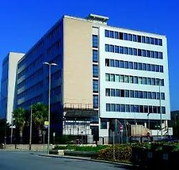 Trapani, chiavetta Usb esplosiva per l&rsquo;avvocata. Ferito un poliziotto