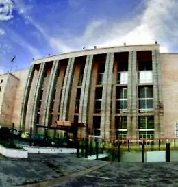 Il gip di Palermo: &laquo;Arrestate poco, mancano i giudici&raquo;